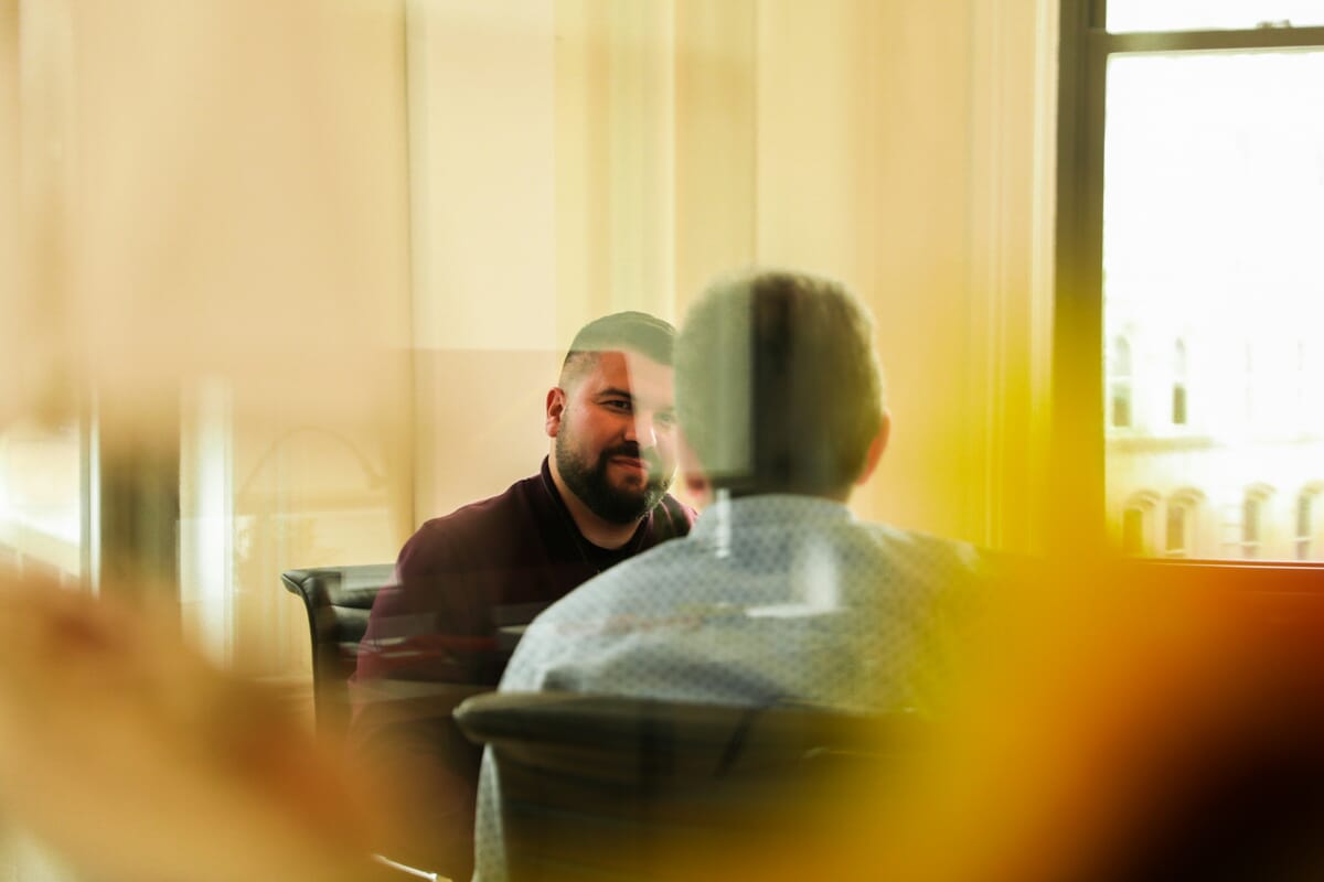 People–luigi-estuye-lucreative-U8hxFaZK3tc-unsplash